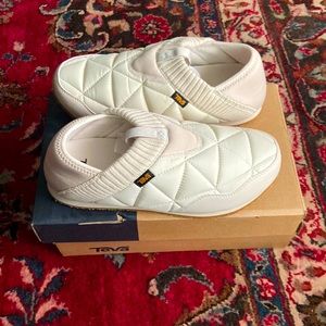 Brand new Teva Ember Moc Women’s 9 in white (birch)